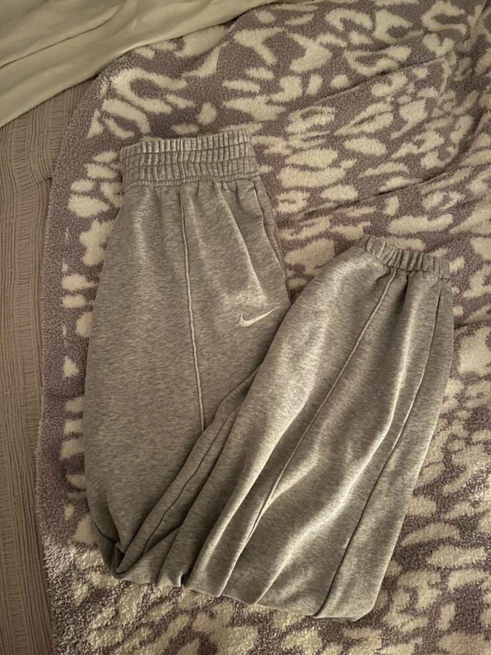 nike gray seamed sweatpants (not sold anymore!)